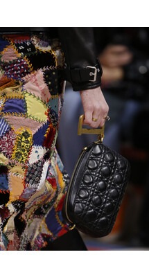 Details Christian Dior , Details Dior Fall 2018 Ready-to-Wear , Детали показа Кристиан Диор , Детали показа Диор осень зима 2018 , Fashion show , неделя моды в Париже , PFW , Мария Грация Кьюри , Mainstyles